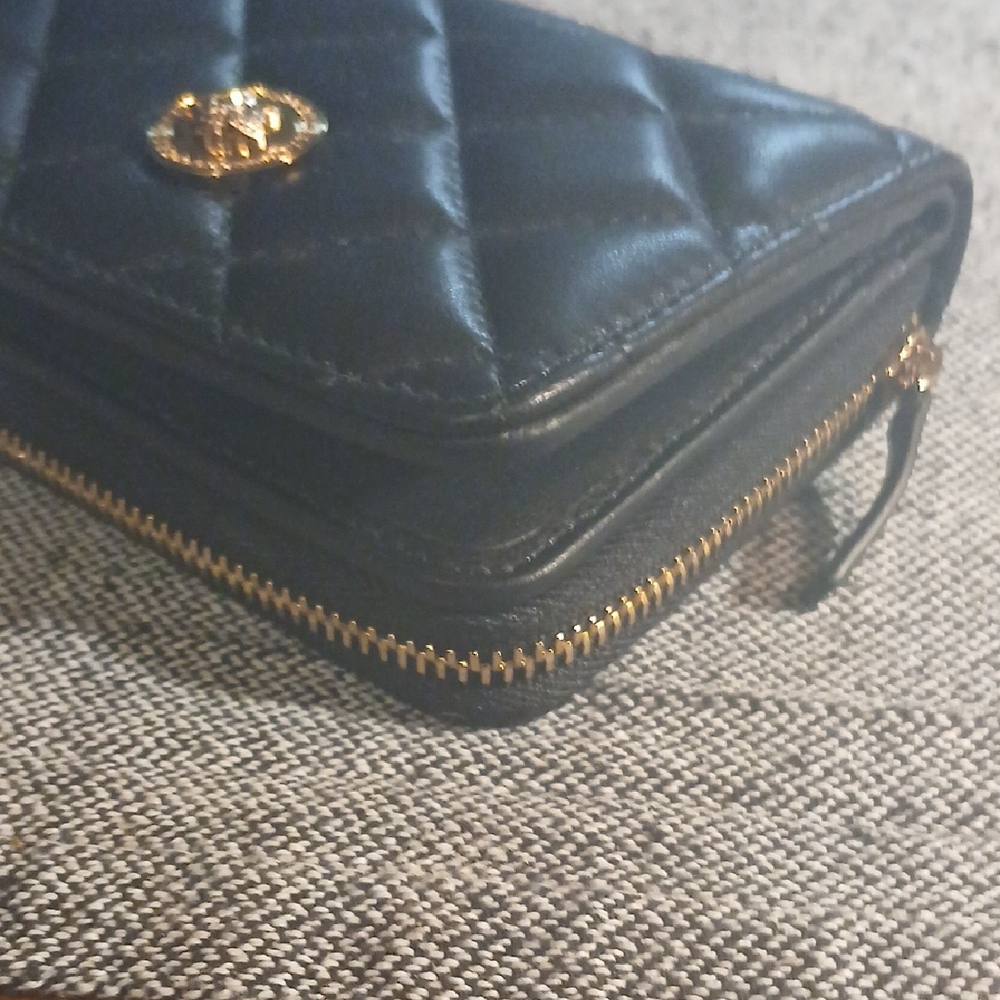 Versace Black Quilted Leather Wallet with Gold Medusa Logo - Picture 8 of 15